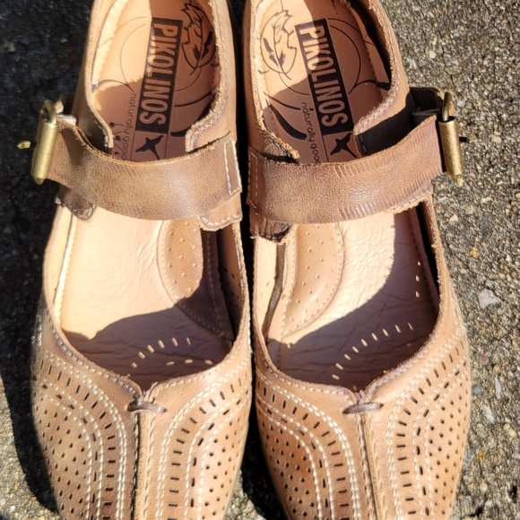 PIKOLONOS, Italian leather,  tan, buckled shoes.  Size 8/39 - Picture 3 of 7